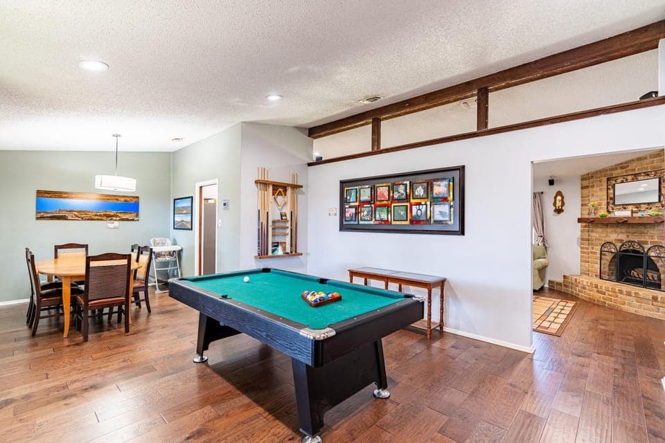 Billiard, Game Room