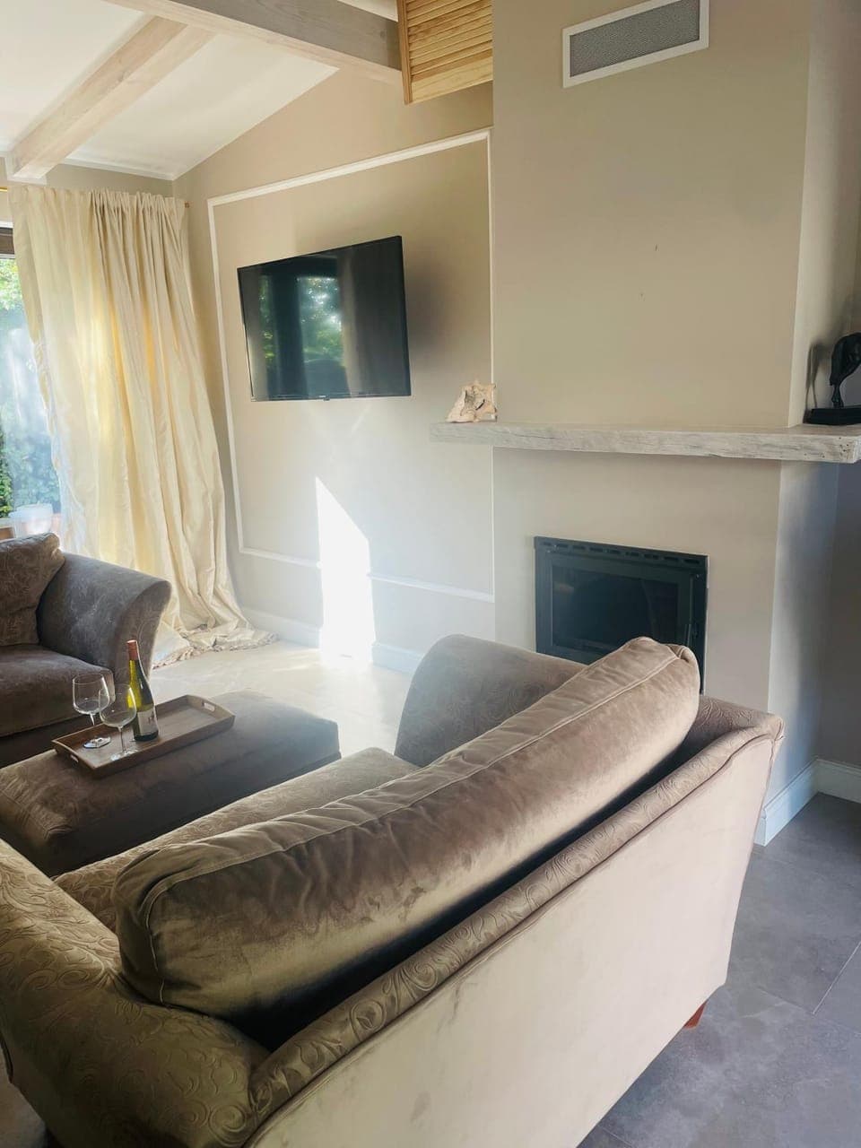 Communal lounge/ TV room, Living room, Seating area