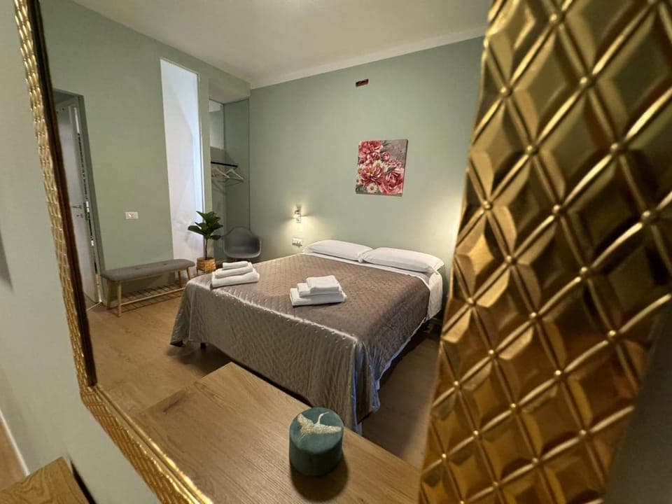 Bed, Photo of the whole room