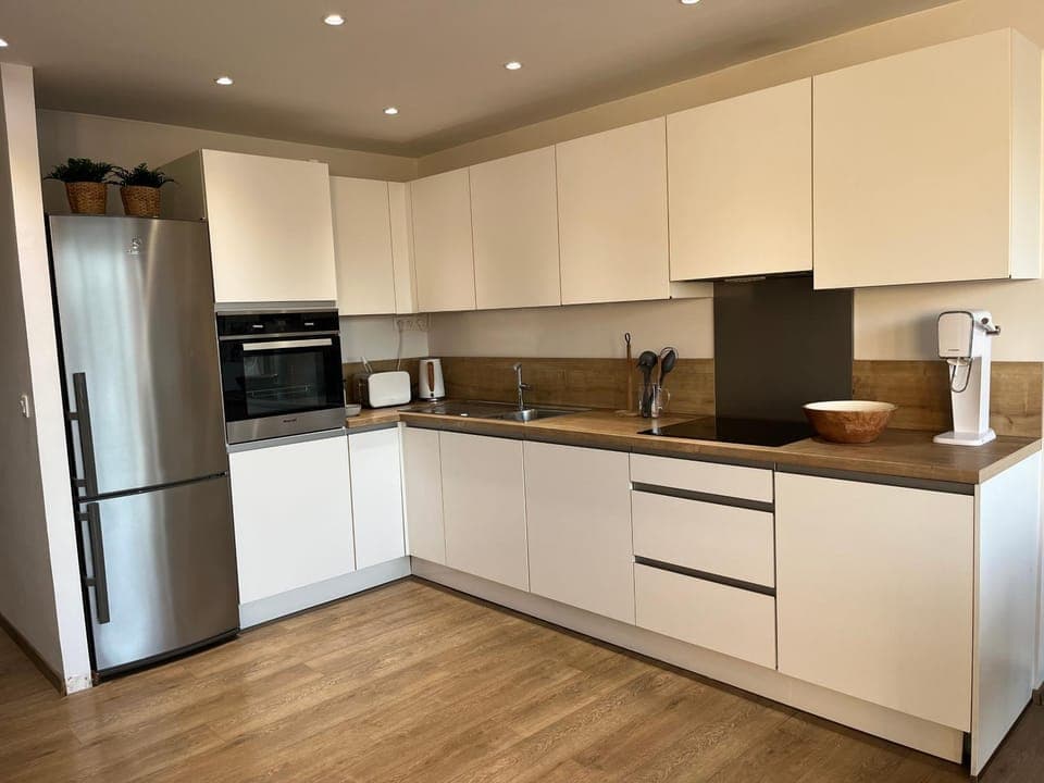 Coffee/tea facilities, Kitchen or kitchenette, dishwasher, microwave, oven, stove, toaster