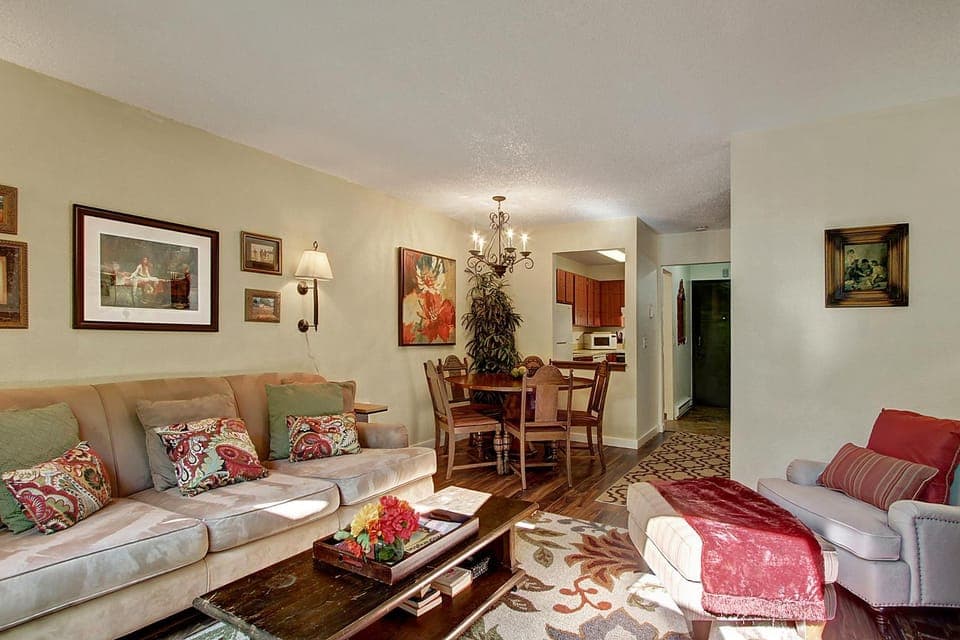 Living room, Dining area