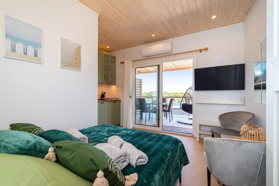 Living room, Bedroom