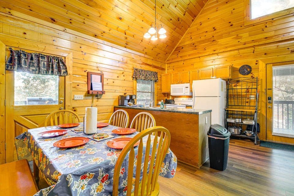 Sevierville Cabin w/ Hot Tub & Deck! Cabin in Sevierville