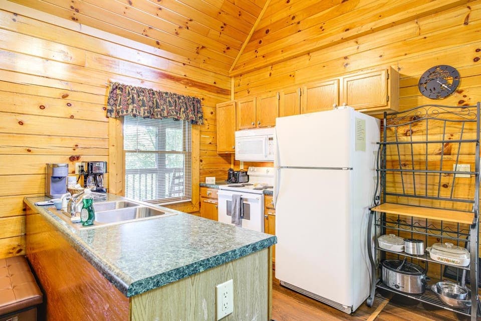 Sevierville Cabin w/ Hot Tub & Deck! Cabin in Sevierville