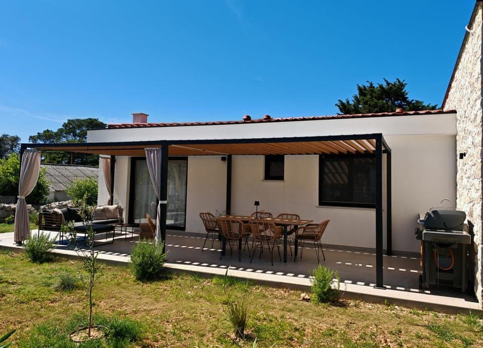 Patio, Day, Garden, Garden view