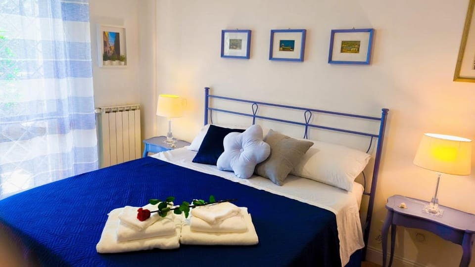 Bed, Photo of the whole room, Bedroom, internet, towels