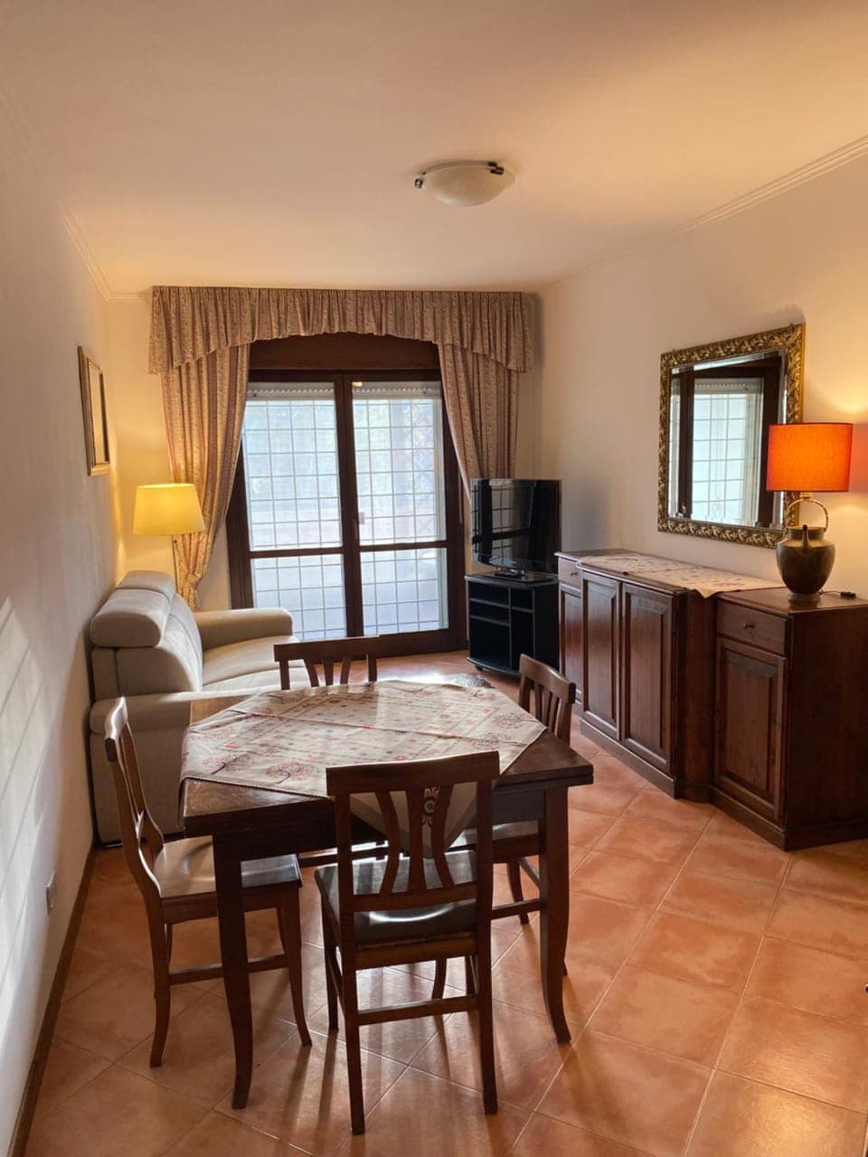 TV and multimedia, Living room, Seating area