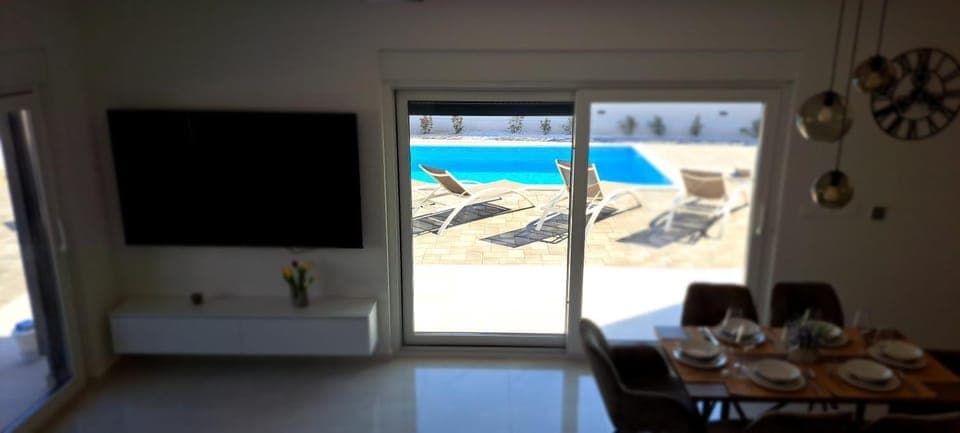 Seating area, Pool view