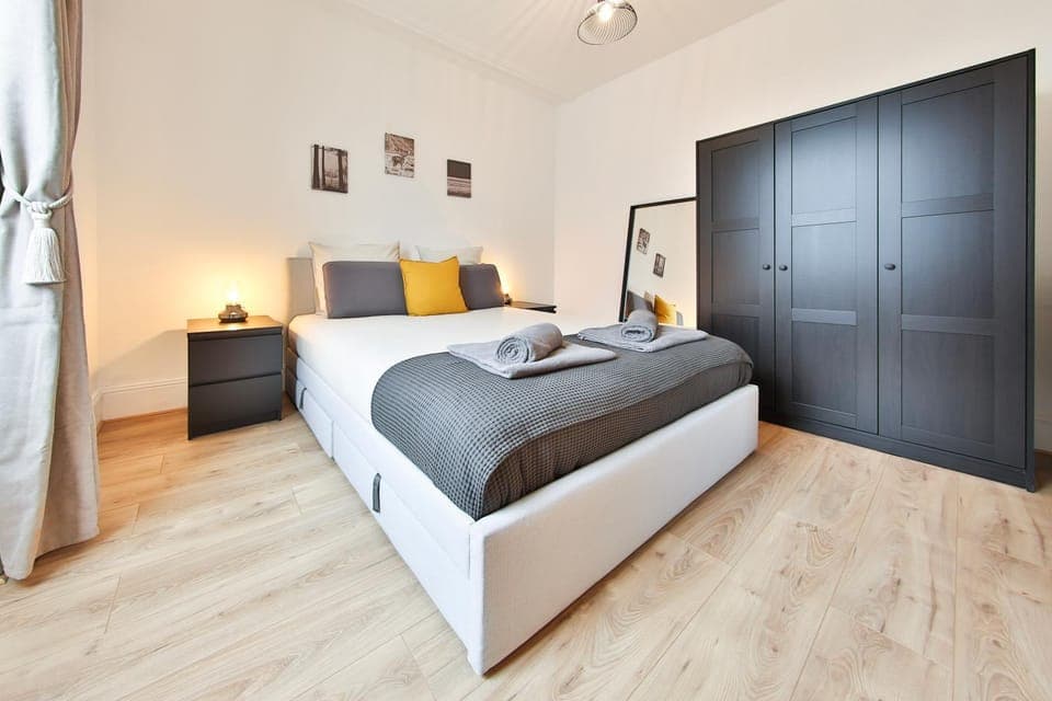 Bed, Photo of the whole room, Bedroom, wardrobe