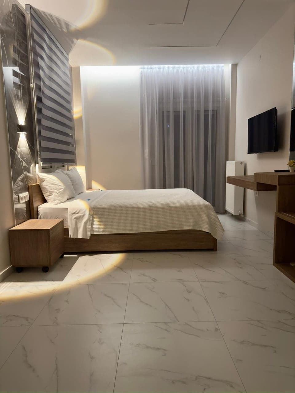 Bed, TV and multimedia, Photo of the whole room, Bedroom, towels