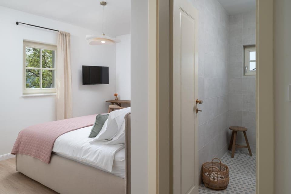 Bathroom, Bedroom