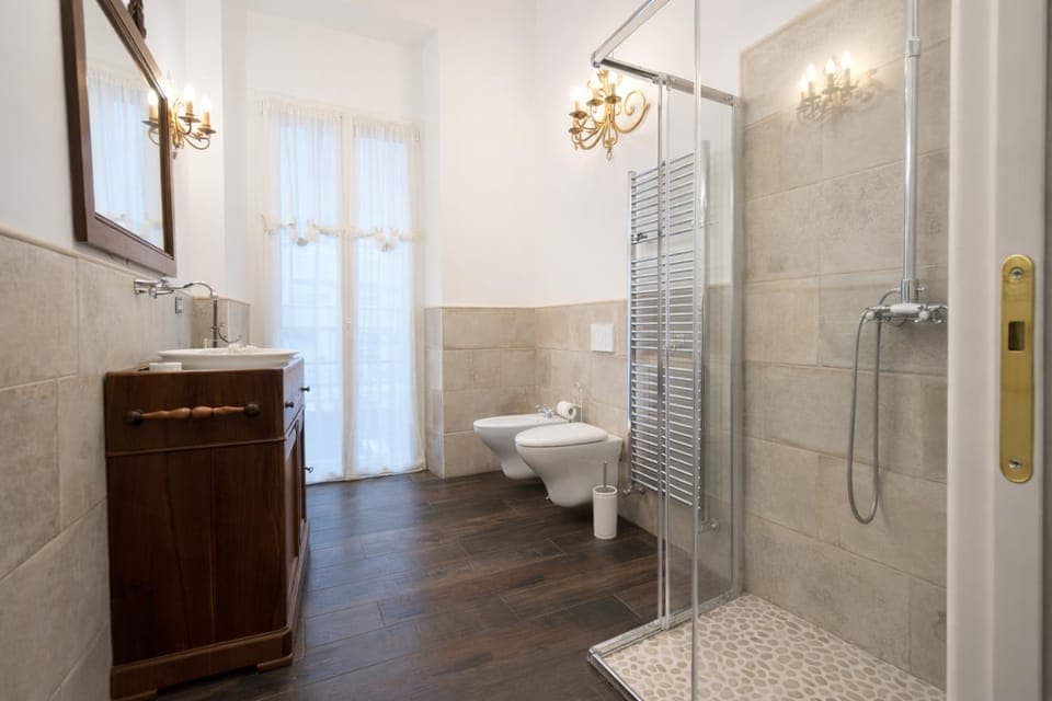 Shower, Toilet, Bathroom, Bath, bidet, towels