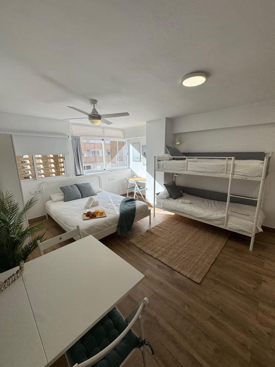Bedroom, bunk bed