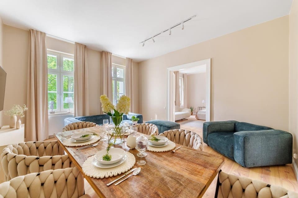 Living room, Seating area, Dining area