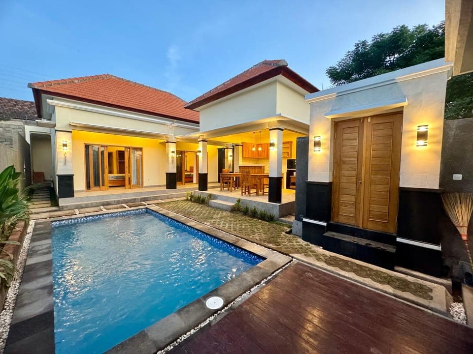 Property building, Day, Pool view, Swimming pool
