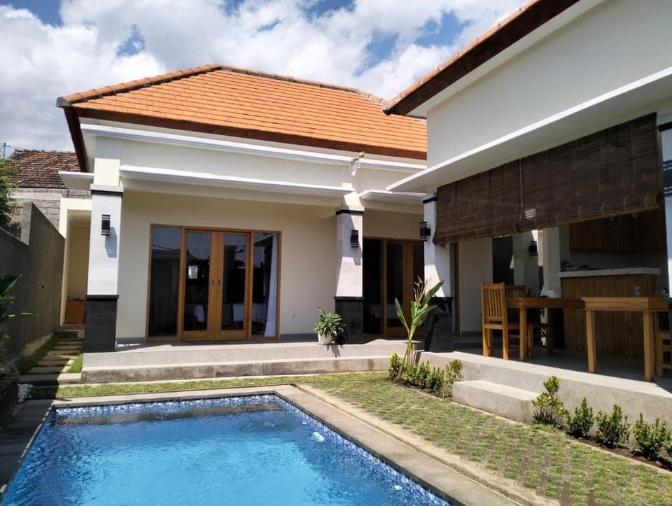 Property building, Day, Pool view, Swimming pool