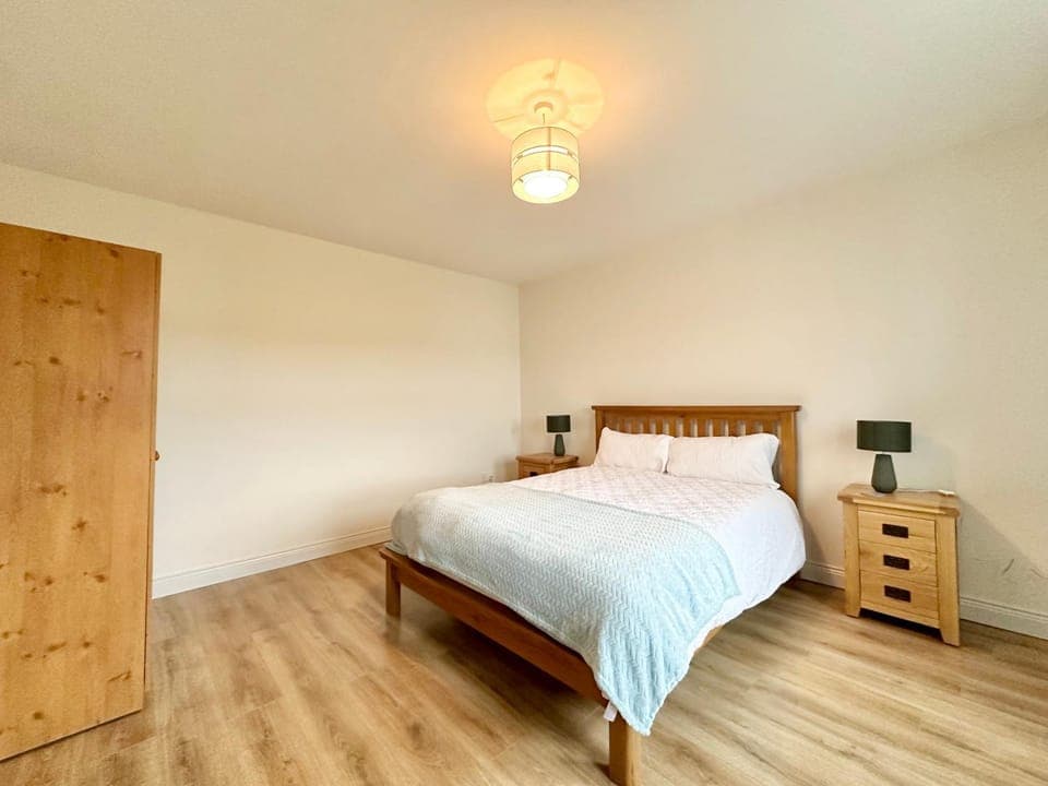 Bed, Photo of the whole room, Bedroom, wardrobe