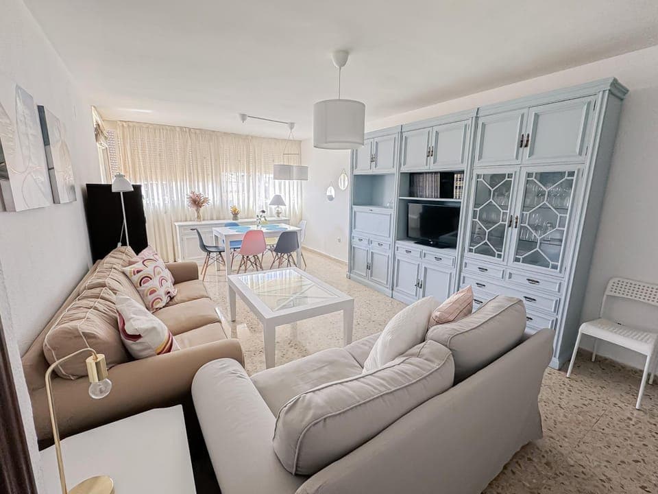 Communal lounge/ TV room, TV and multimedia, Living room, Seating area, Dining area