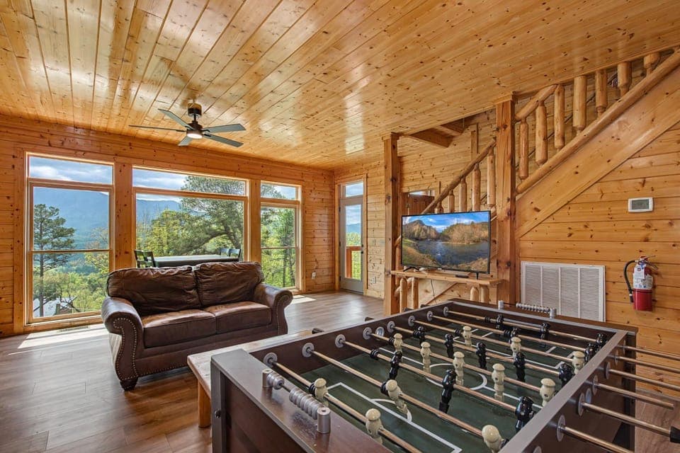 Day, Game Room, TV and multimedia, View (from property/room), Living room, Seating area, Mountain view, furniture