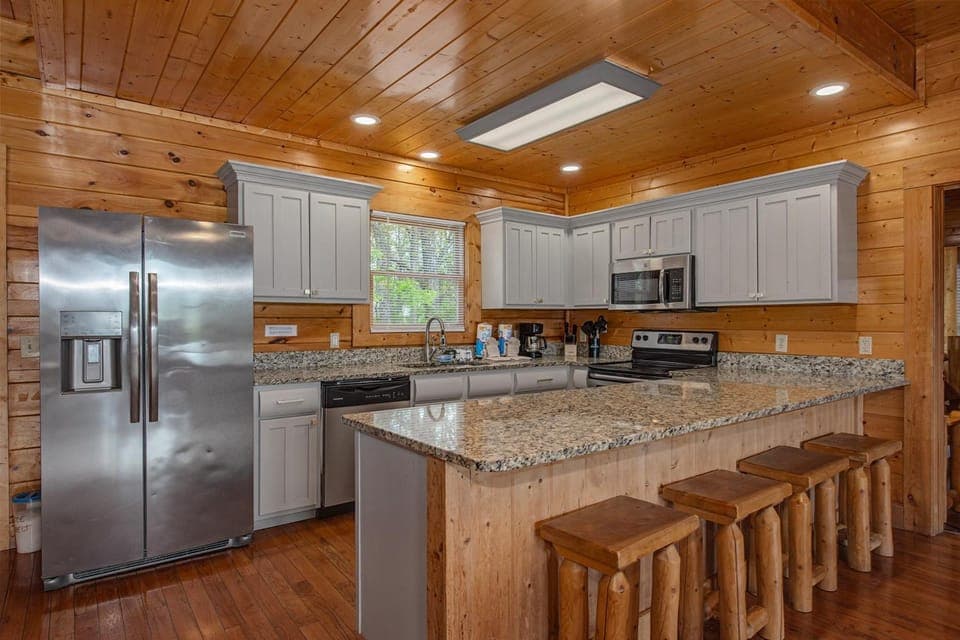 Kitchen or kitchenette, Seating area, dishwasher, furniture, microwave, oven, stove