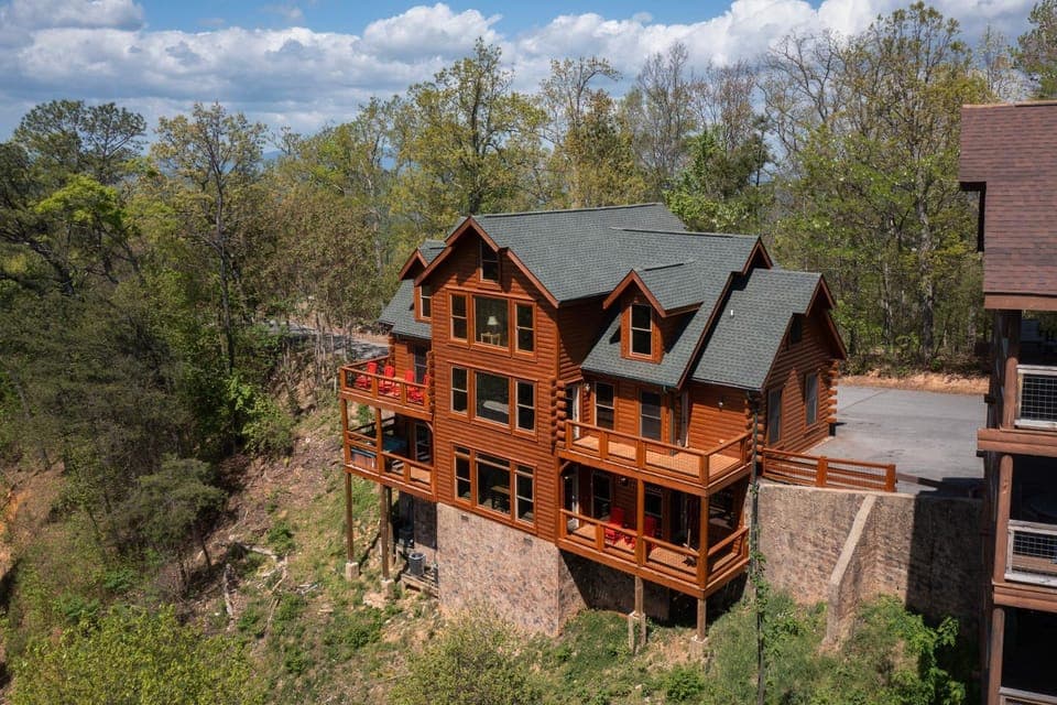 Property building, Day, Natural landscape, Bird's eye view, Balcony/Terrace, Parking