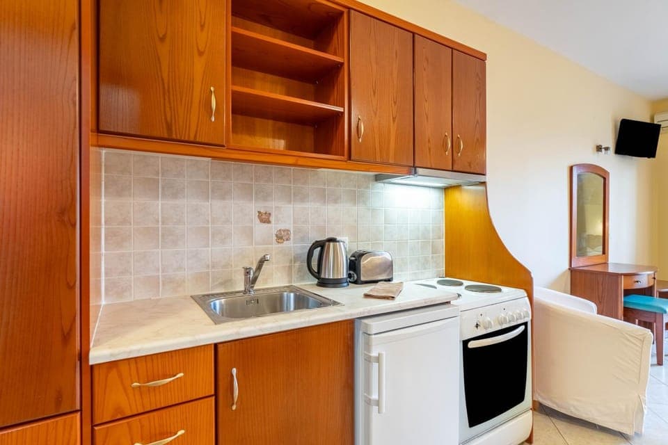 Kitchen or kitchenette, Living room