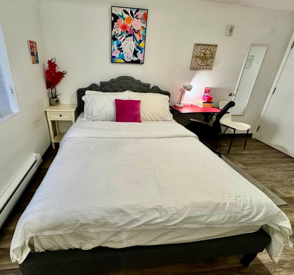 Bed, Photo of the whole room, Bedroom