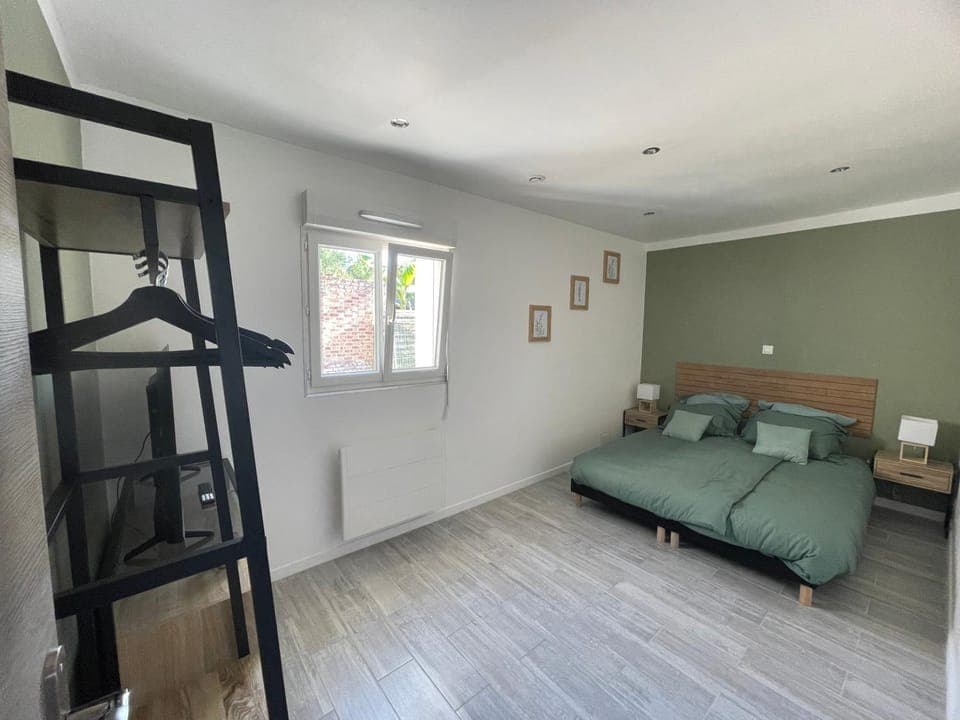 Bed, Photo of the whole room, Bedroom