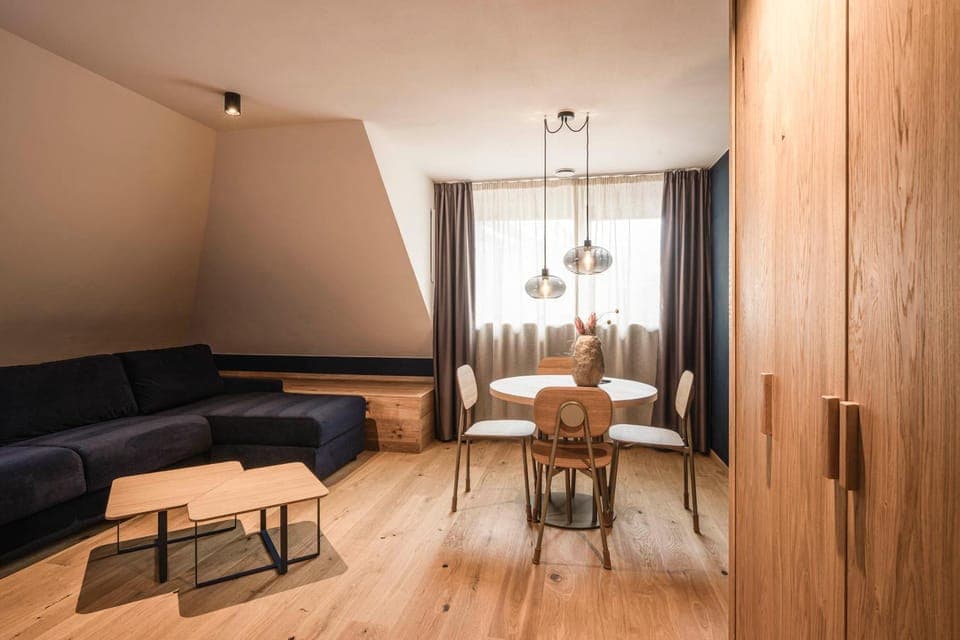 Living room, Seating area, Dining area