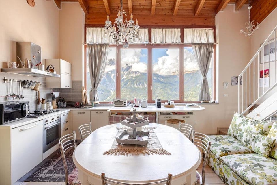 Natural landscape, Kitchen or kitchenette, Living room, Seating area, Dining area, oven