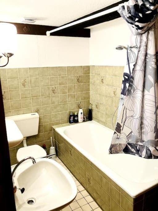 Shower, Toilet, Bathroom, Bath, towels