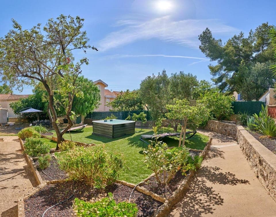 Natural landscape, Garden, Hot Tub