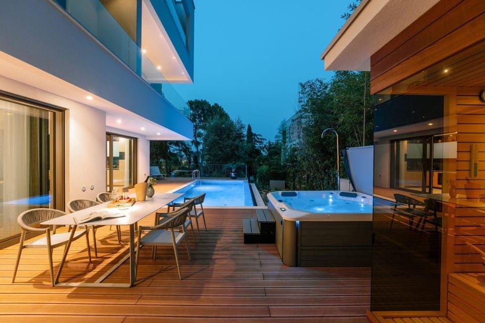 Patio, Hot Tub, Sauna, Balcony/Terrace, Swimming pool