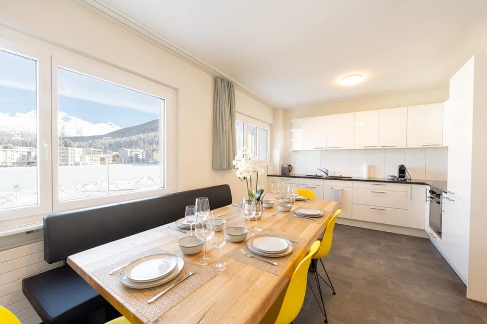 Natural landscape, Kitchen or kitchenette, Dining area, Mountain view