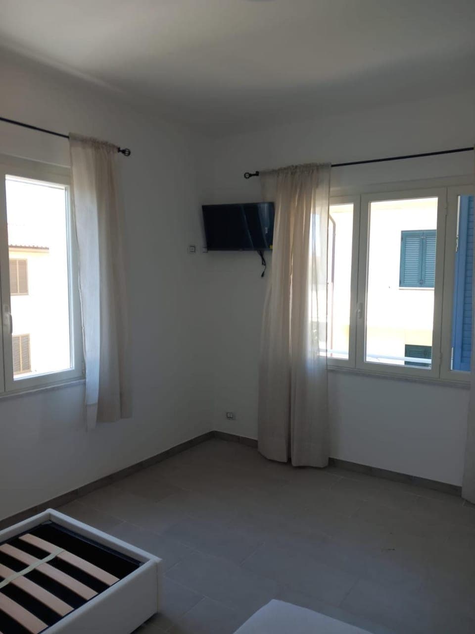 Communal lounge/ TV room, Bed, TV and multimedia, Photo of the whole room, Bedroom