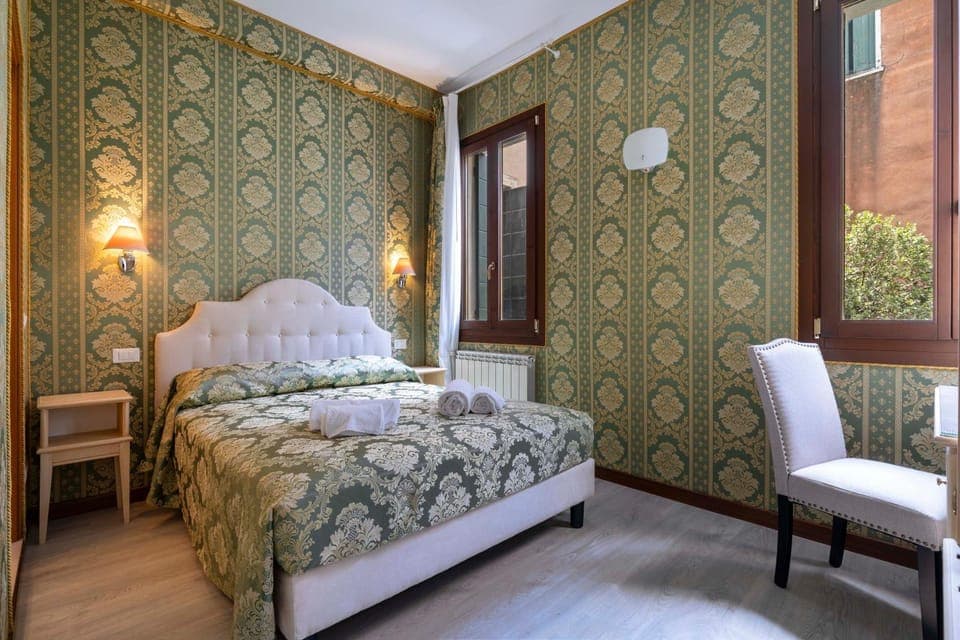 Bed, Living room, Photo of the whole room, Seating area, Bedroom