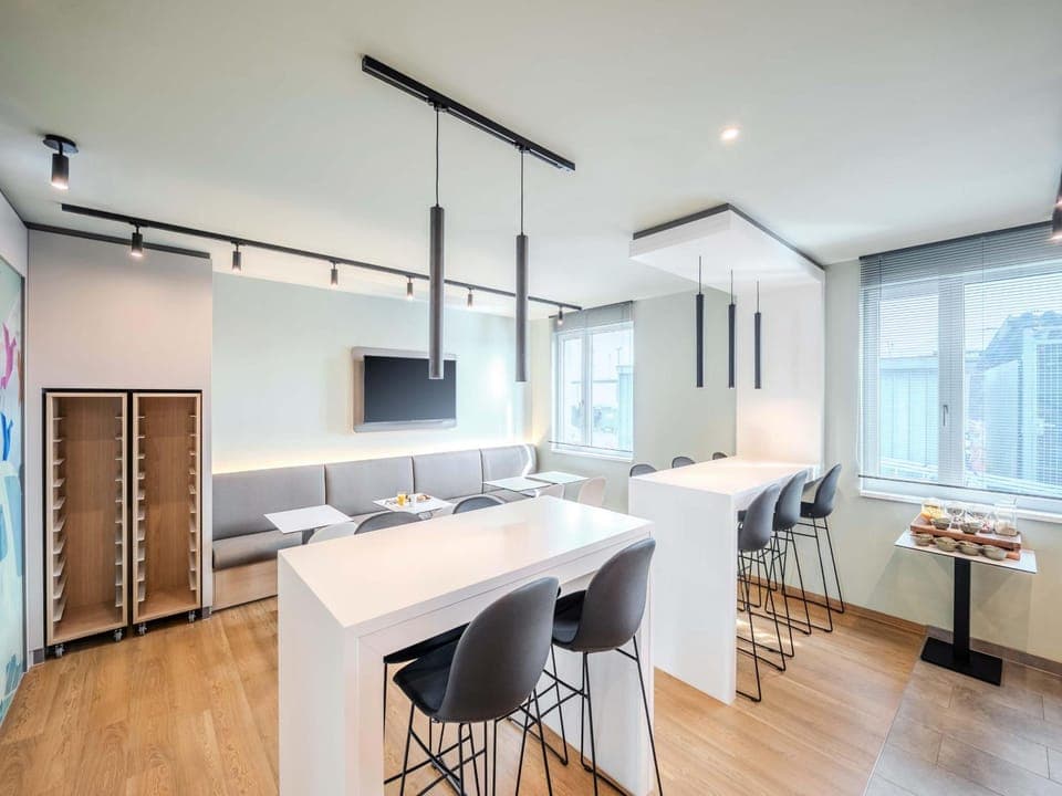 Meeting/conference room, Breakfast