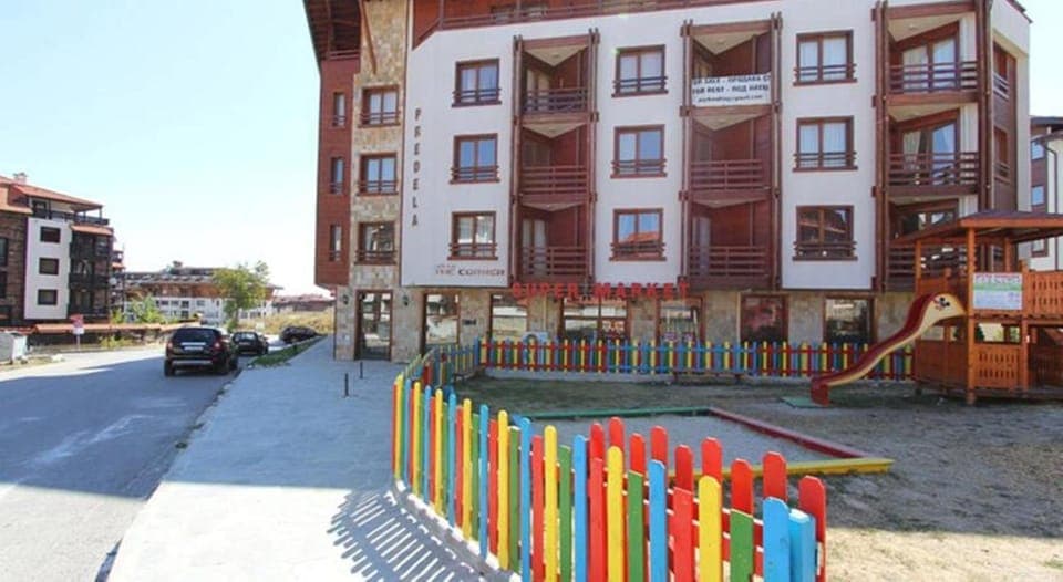 Facade/entrance, Children play ground, On-site shops, Ski School