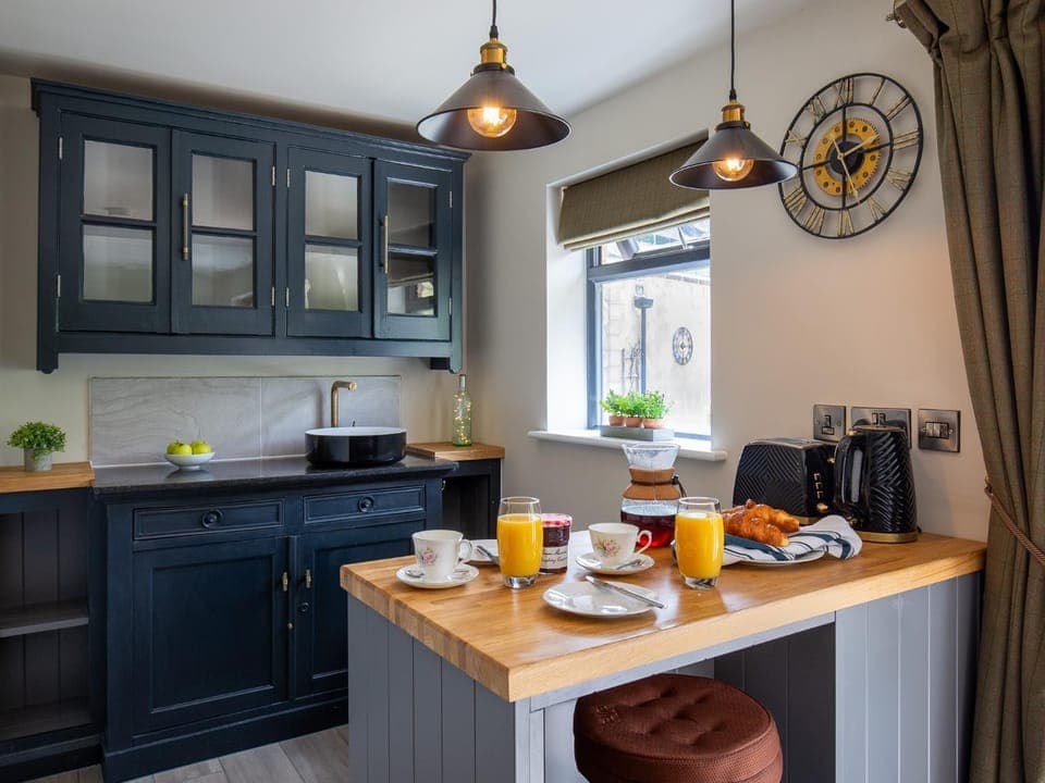 Coffee/tea facilities, Kitchen or kitchenette, Dining area