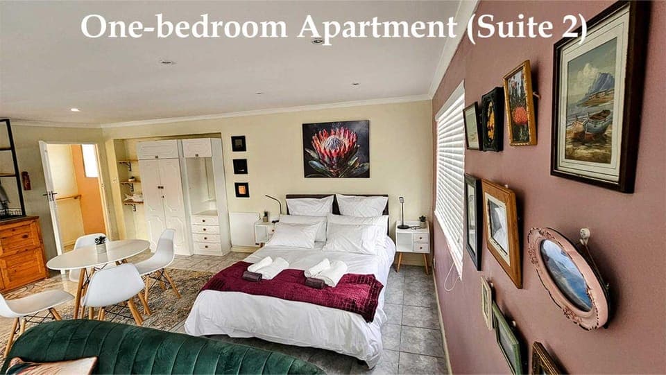 Seating area, Bedroom