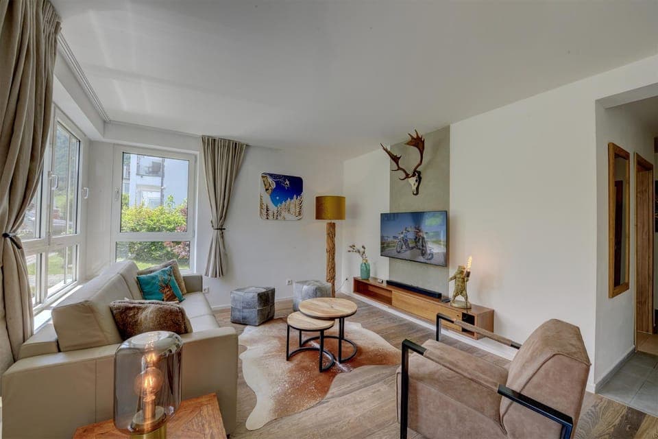 TV and multimedia, Living room, Seating area