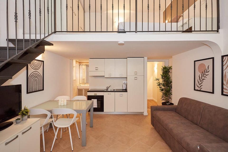 Kitchen or kitchenette, Living room, Seating area, Dining area, stove