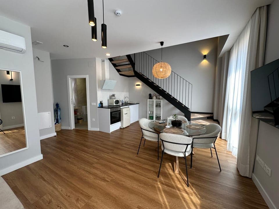 TV and multimedia, Kitchen or kitchenette, Living room, Seating area, Dining area