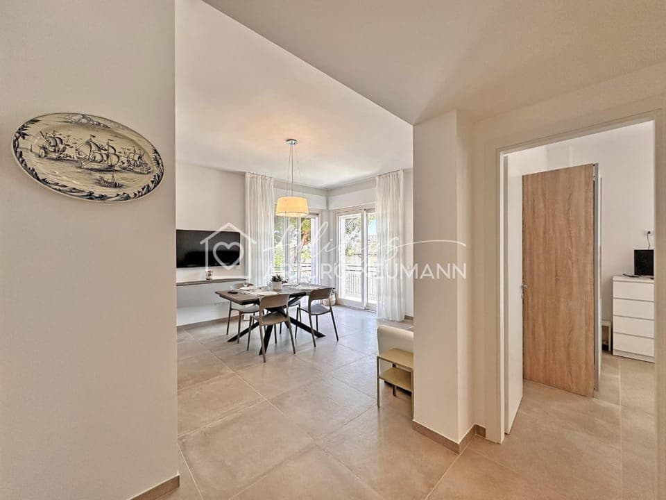 TV and multimedia, Kitchen or kitchenette, Living room, Photo of the whole room, Seating area, Dining area