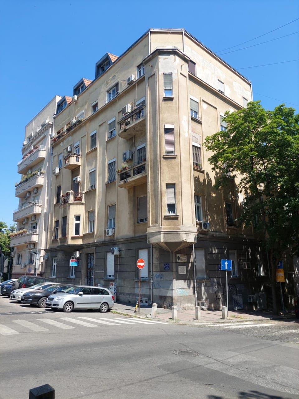 Property building, Location