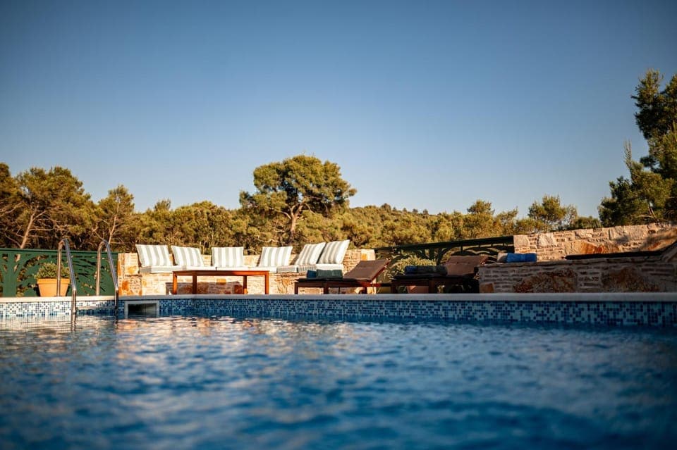 Day, Pool view, Swimming pool, sunbed