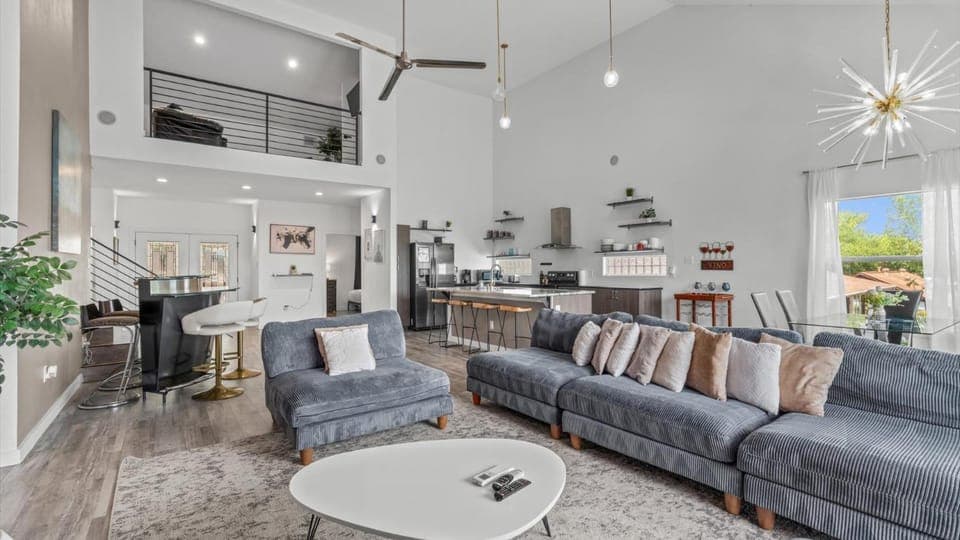 Living room, Seating area