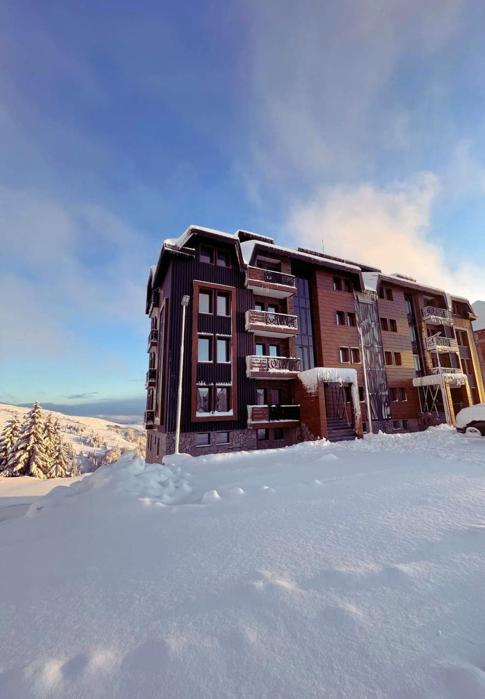 Property building, Day, Natural landscape, Winter, Mountain view