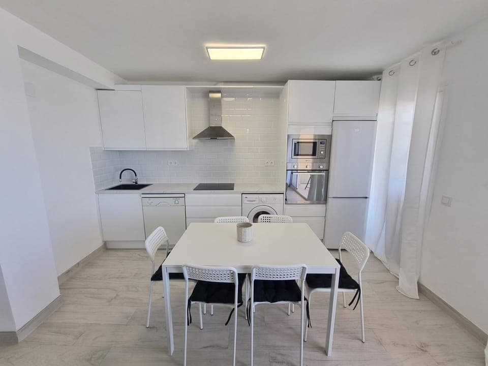 Kitchen or kitchenette, Dining area, oven