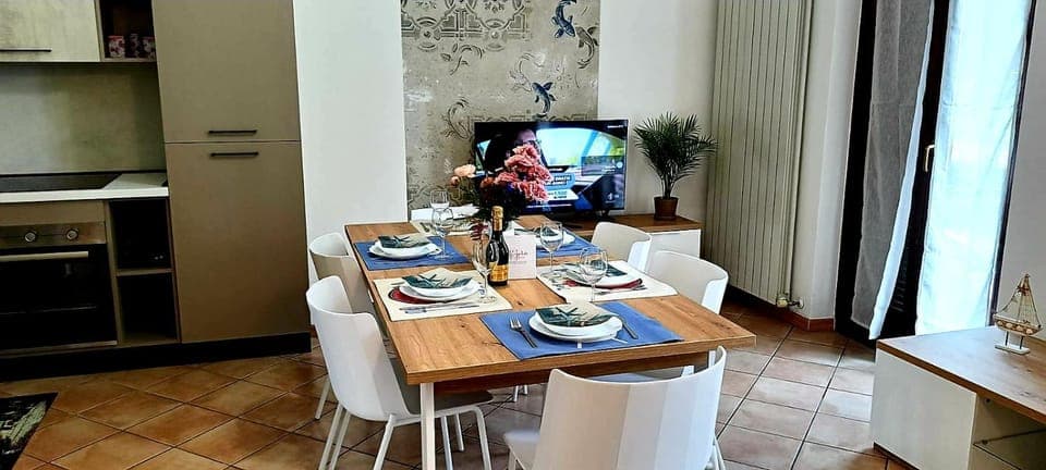 TV and multimedia, Kitchen or kitchenette, Dining area, minibar